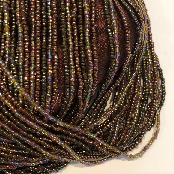 Beaded And Rhinestone Evening Bag With Shell Closure - Picture 4 of 16